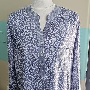 Blue animal print pullover top featuring sequins size large